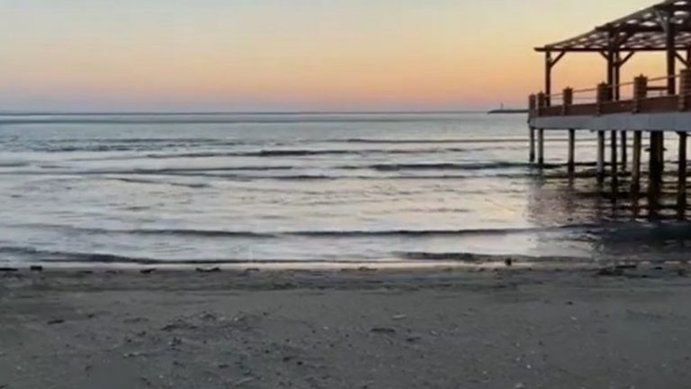 Fenomeni i rrallë në Shëngjin zgjati dy ditë, uji rikthehet në vijën ku ishte