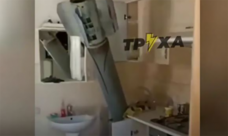 Pamje me video: Ukrainasi gjen raketën ruse brenda në shtëpi