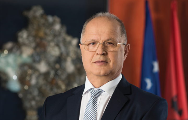 Kelmendi: Paga e kryeministrit do të duhej të ishte 5 mijë euro, paga minimale 700 euro