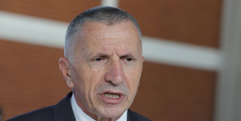 Kamberi: Nënkryetarja e Kuvendit të Serbisë ka kërkuar që të më djegin në turrën e druve