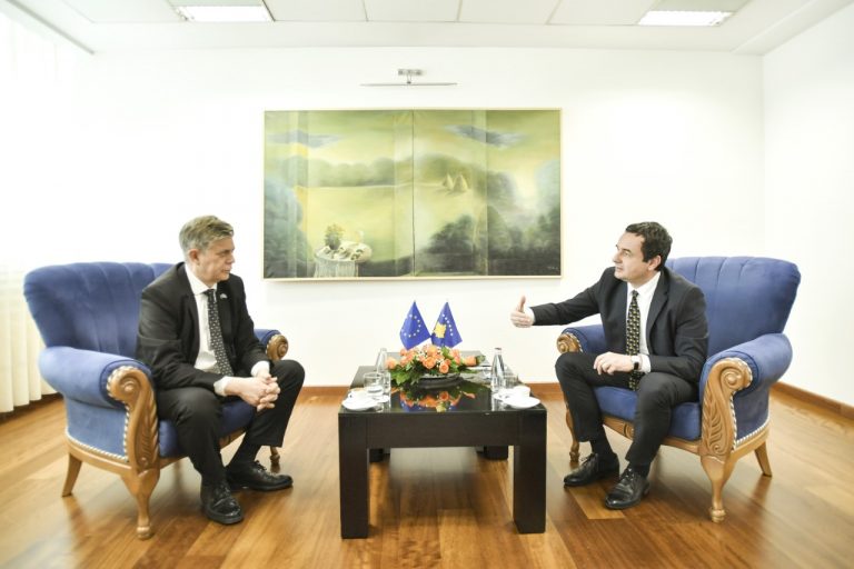 Kurti bisedon me shefin e EULEX-it për vendosjen në Kosovë të 92 pjesëtarëve të Forcës Evropiane të Xhandarmerisë