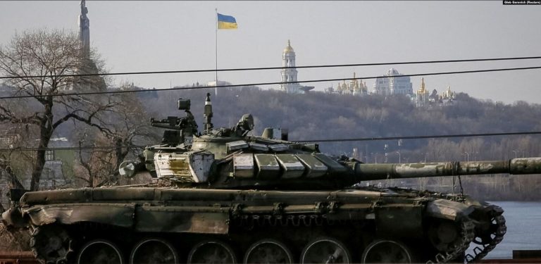 Ushtria e Ukrainës reagon ashpër: Rusia po mashtron për tërheqjen e trupave