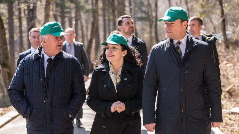 Presidentja viziton Blinajën, bën thirrje të mbrohen pyjet e Kosovës