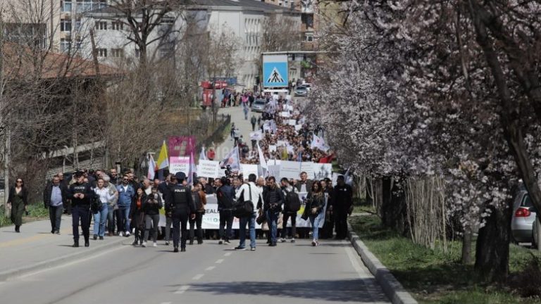 Protesta e sindikalistëve përmes fotografive