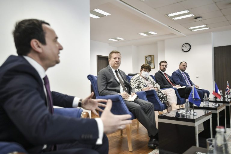 Kurti takon ambasadorët e QUINT-it, flasin për dialogun Kosovë-Serbi