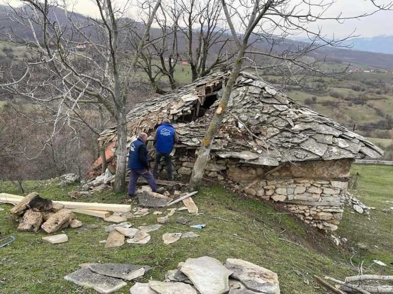 Nisin punimet për restaurimin e Kullës së familjes së Jonuz Tafolli në fshatin Çadrak të Suharekës