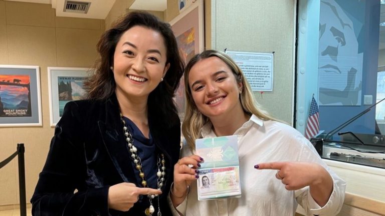 Lëshohet viza e parë amerikane me afat 10-vjeçar në Shqipëri