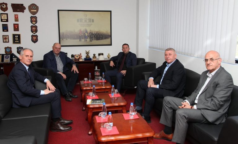 Mehaj takon ish-komandantët e pensionuar të FSK-së