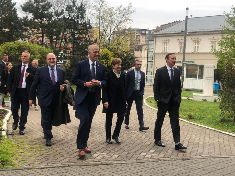 Senatorja amerikane: Mbështesim aspiratat e Kosovës në NATO dhe Bashkim Evropian