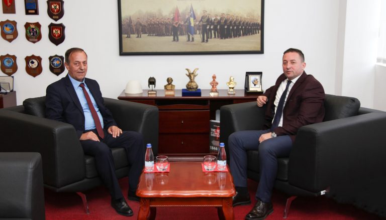 Ministri Mehaj takon ish-shefin e Shtabit të UÇK-së, Bislim Zyrapin