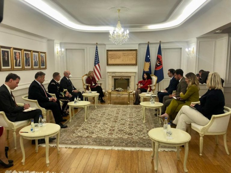 Presidentja Osmani pret në takim zyrtarët amerikanë, Donfried dhe Escobar