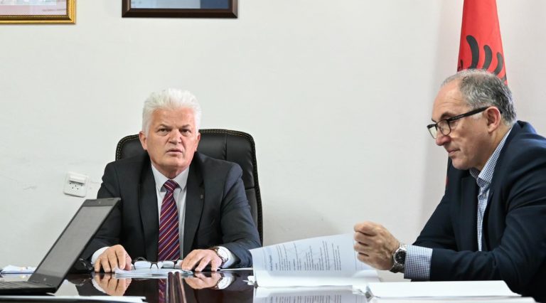 Totaj takohet me kryeshefin ekzekutiv dhe stafin e “Hidroregjioni Jugor”