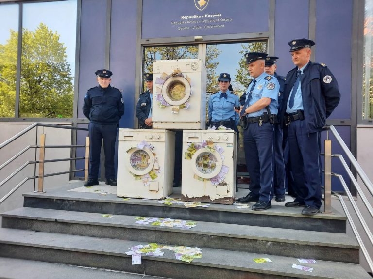 Skandali i Berishajt, PSD me aksion për “pastrimin e parave” para Qeverisë