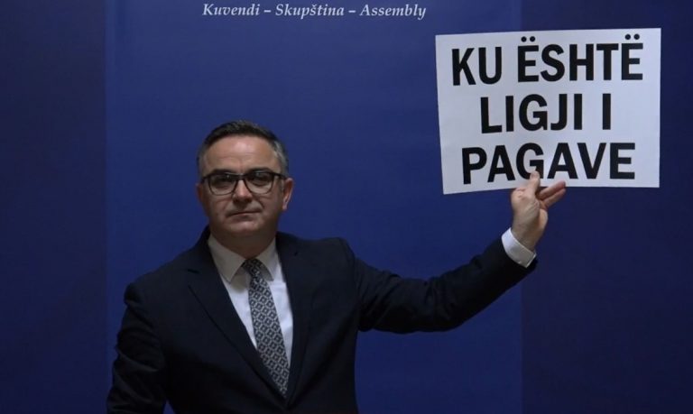 AAK: Protesta e sindikalistëve mesazh ndaj Qeverisë që ta kalojë Ligjin e Pagave sa më parë