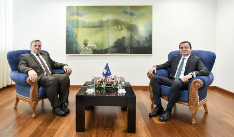 Kurti takohet me Tërnavën, uron agjërim të lehtë për besimtarët