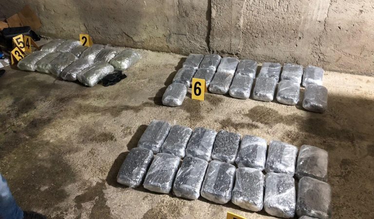 Sveçla: Sot është shkatërruar një rrjet i kontrabanduesve të drogës mes Kosovës dhe Shqipërisë