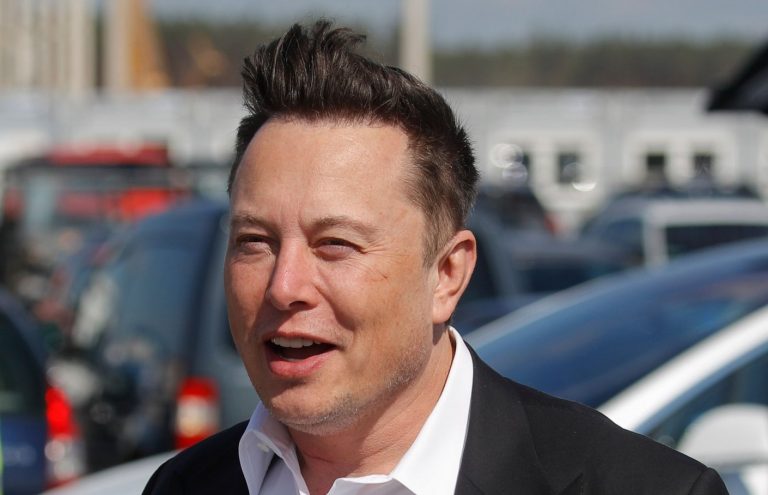 Elon Musk thotë se nuk ka shtëpi dhe se fle te shokët e tij