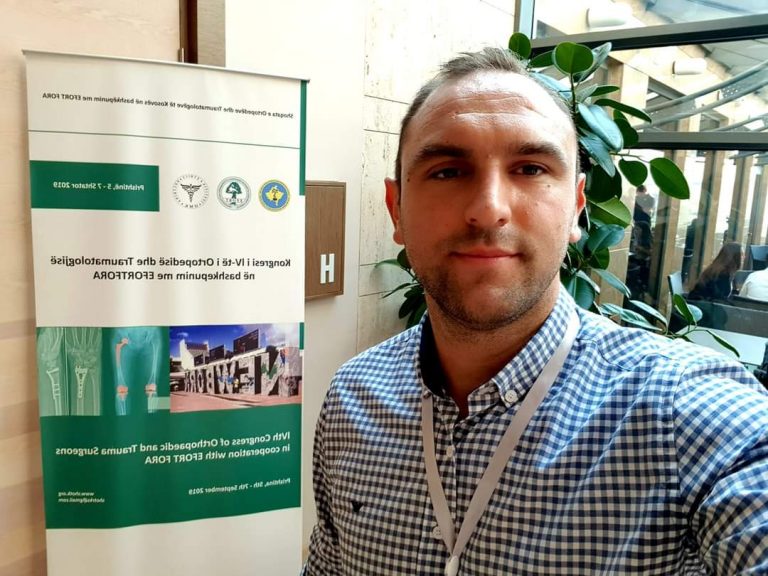 Mjeku, Hadi Hasanaj, heroi i ditës ia shpëton jetën një shikuesi në stadium