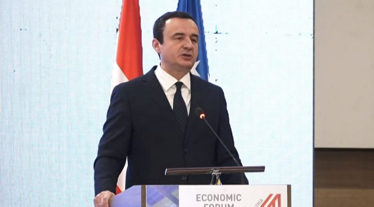 Kurti në Forumin Ekonomik Kosovë-Austri: Ftoj kompanitë austriake që të aplikojnë në ndërtimin e hekurudhës Prizren-Durrës