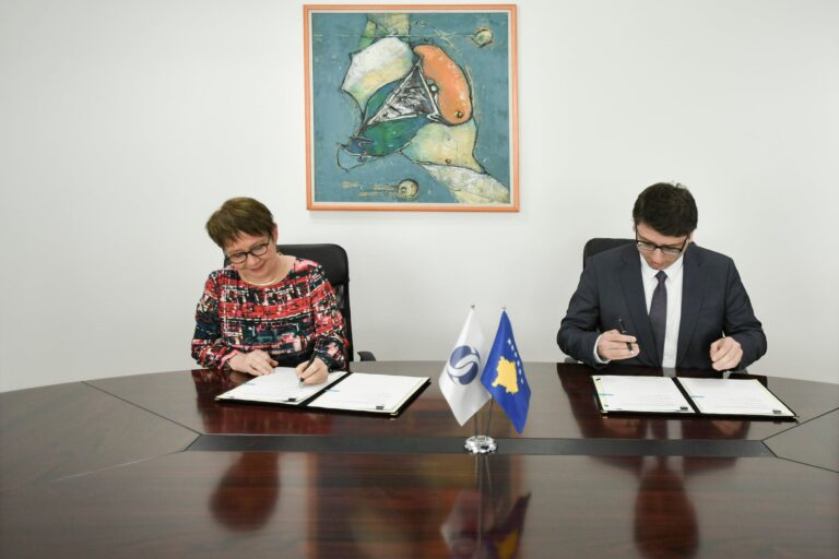 Murati nënshkruan marrëveshje me BERZH-in për energji efiçiente në vlerë prej 6 milionë eurosh