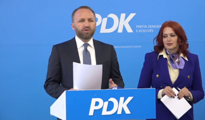 PDK akuzon Qeverinë: Dëmtoi buxhetin 9 milionë euro me nënshkrimin e 42 kontratave jo ligjore