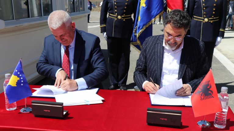 Kosova e Shqipëria hapin pikën e përbashkët të kalimit kufitar