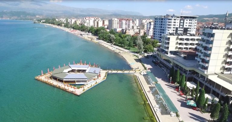 Sezoni veror, Pogradeci sfidon bregdetin me ulje çmimesh