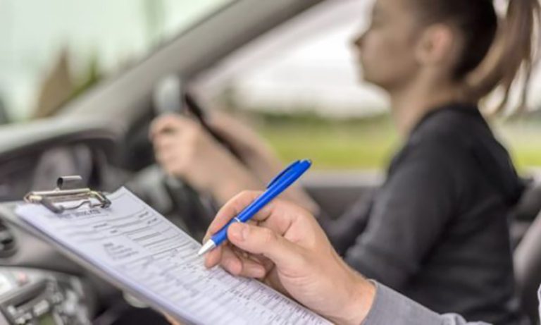 Studimi: Shoferët e mirë e kalojnë testin e vozitjes tek në herën e tretë