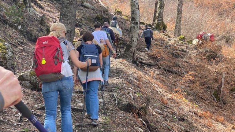 Mali i Tomorit në Shqipëri, destinacioni i turistëve belgë në këto ditë prilli
