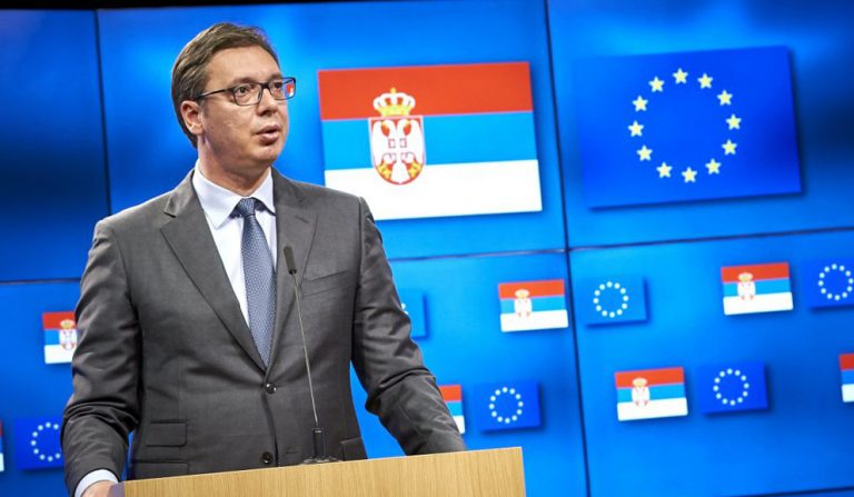 Vuçiq sërish ia “kthen shpinën” Evropës: Do ta vazhdojmë miqësinë me Rusinë e Kinën