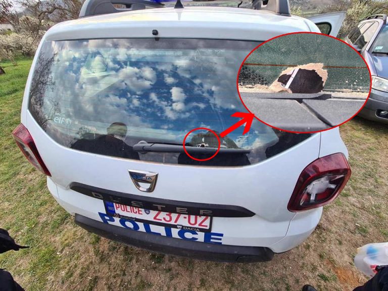 Vetura e policisë në Jarinje sulmohet me mjete shpërthyese, dyshohet të jenë mjete piroteknike