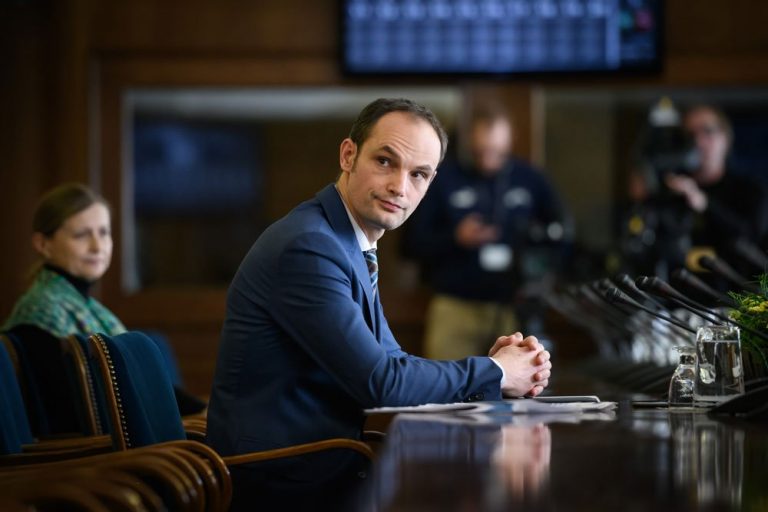 Kryediplomati slloven: Serbia të vendosë se në cilën karrige do të ulet rreth qëndrimit për Ukrainën