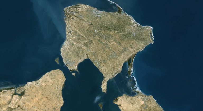 Përmbytet anija me 750 tonë karburant në brigjet e Tunizisë