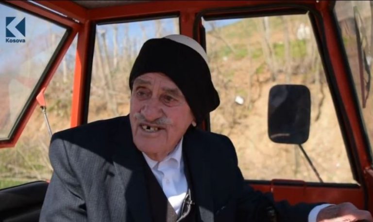 Bislim Haziri, 92 vjeçari që ende nget traktorin (VIDEO)