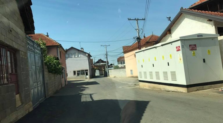 Vidhet një veturë në fshatin Atmaxhë të Prizrenit