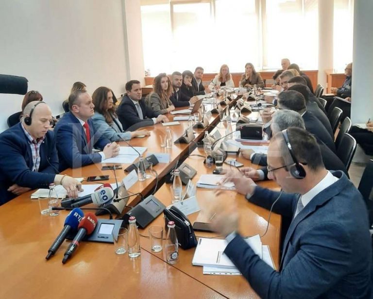 Boletini: Punëtorët e RTK-së kanë filluar të dalin në punë, s’do të blihen më lajme nga agjencitë