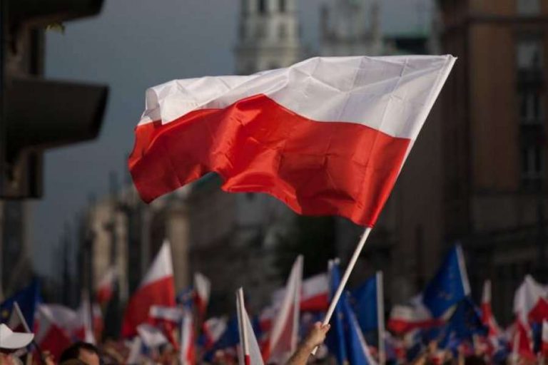 Polonia lëshon udhëzues se si qytetarët duhet të përgatiten për luftë