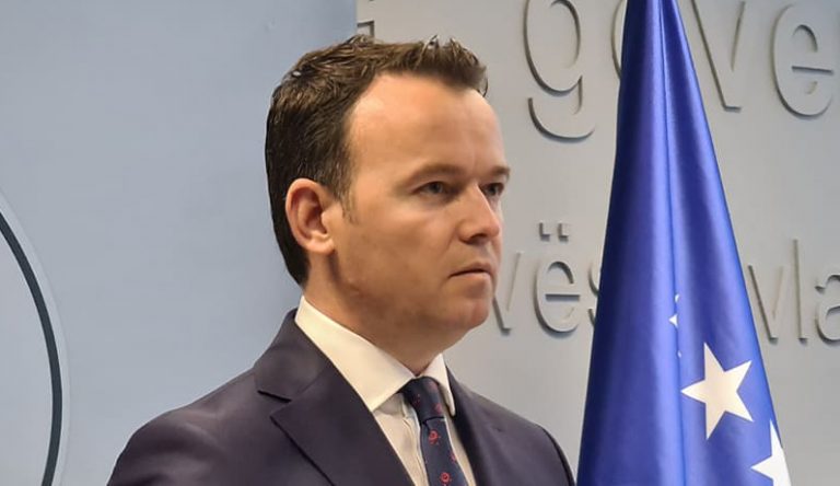 Peci, qytetarëve e gastronomëve: Nëse ka rezistencë kundër ligjit për duhan, do të ketë masa të ashpra