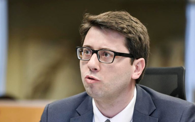 Murati: Bizneset kanë rritur fitimet me rritjen e çmimeve, t’i rrisin pagat