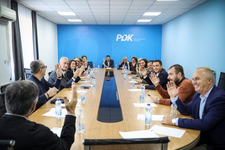 Kryesia e PDK-së miraton strukturën e KQM-së dhe organizimin në mërgatë e nëpër degë