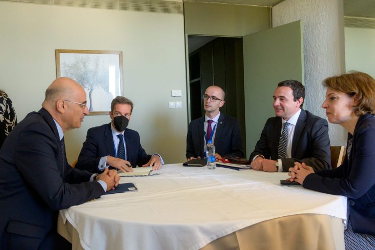 Kurti e Gërvalla takojnë kryediplomatin grek Dendias