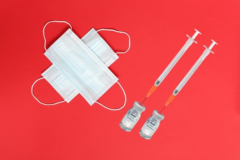 Zvicra miraton vaksinën e parë kundër Covid me bazë proteina