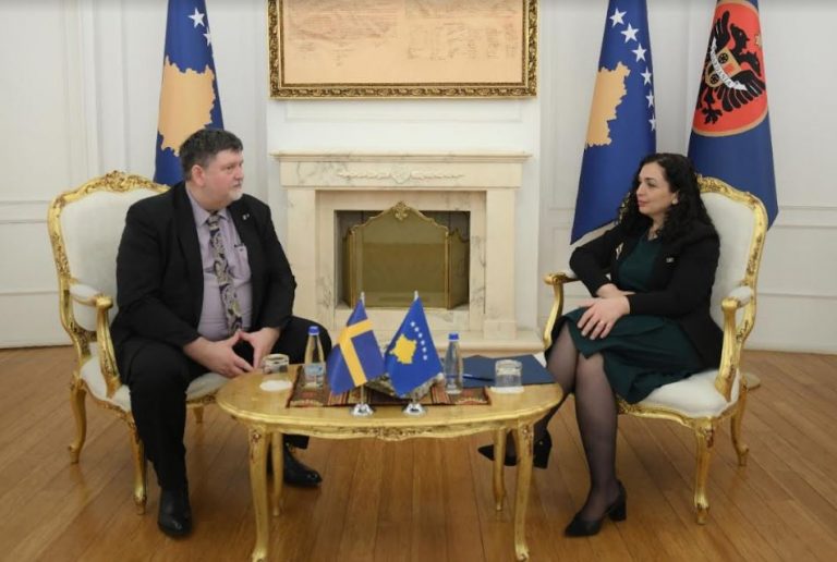 Osmani takon deputetin suedez, flasin për vizat