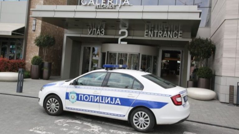 Alarme për bomba, evakuohen katër qendra tregtare në Serbi