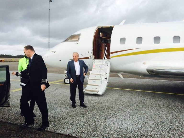 Kaq kushtojnë avioni privat dhe tetë veturat e Behgjet Pacollit