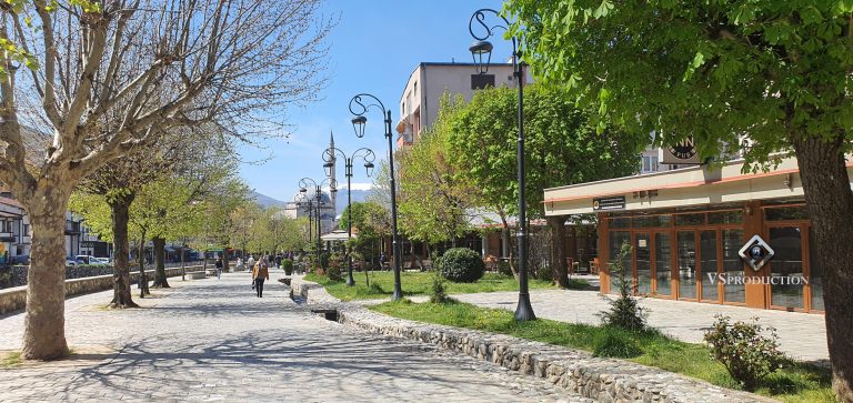 Prizrenasi tenton ta sulmojë bashkëshorten, ajo ikë