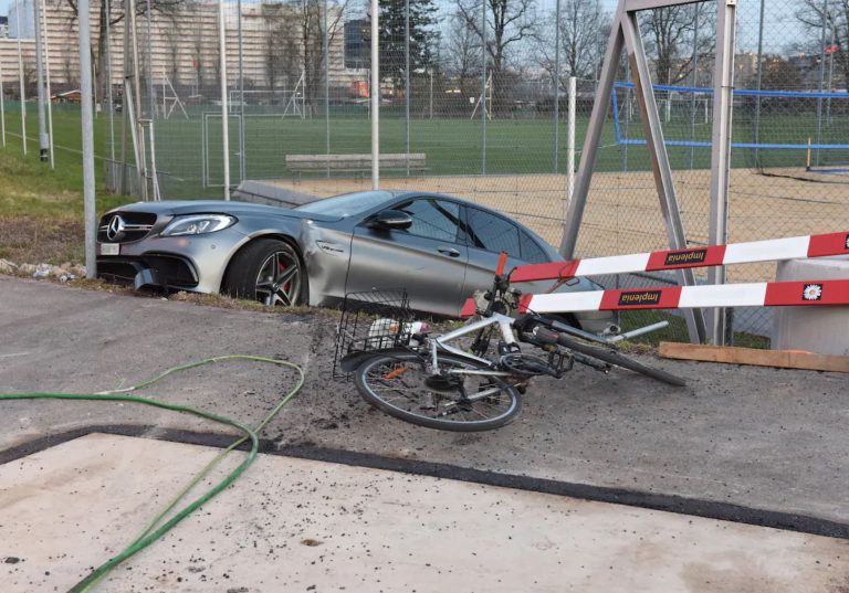 Zvicër: 18 muaj burgim me kusht për të riun shqiptar: ka shkelur dy gra me mercedesin e babait