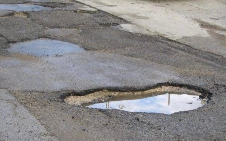 Rrugët e Kosovës të stërmbushura me gropa – FOTO