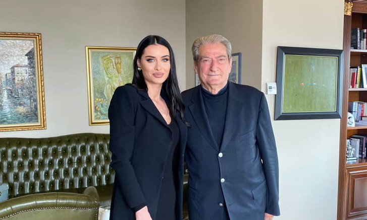 Sali Berisha i ofron post politik modeles shqiptare