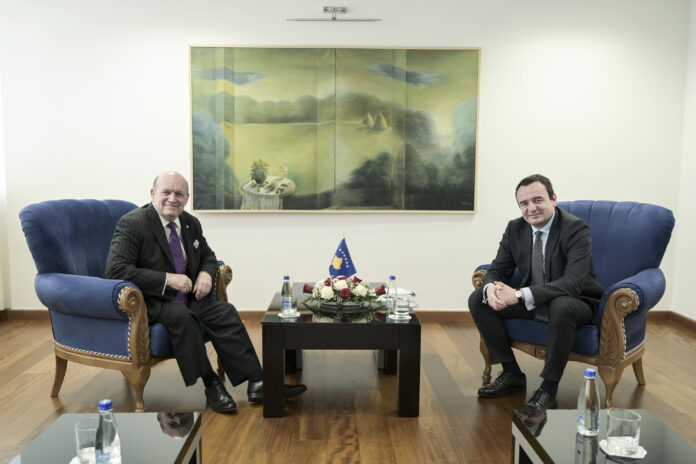 Kurti takohet me bashkëpunëtorin e Bill Clintonit, Christopher Hyland